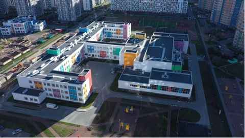 Парты на изготовку: «Полис» готовится передать Ленобласти новую школу в Кудрово